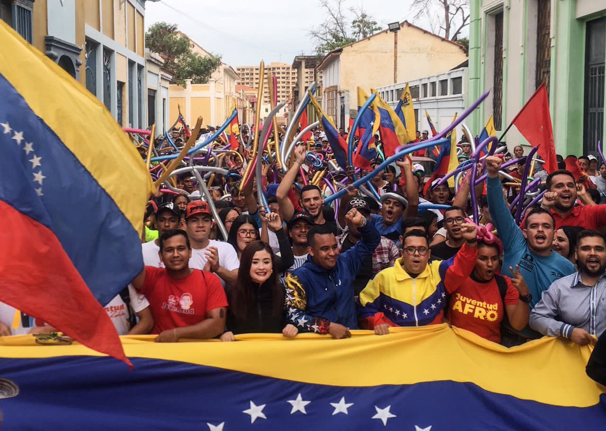 alvarado_jocsen's tweet photo. Desde las Calles de Maracaibo marchamos junto la juventud del ZULIA  en apoyo al presidente @NicolasMaduro  🇻🇪 https://t.co/m2rqvGCLdN