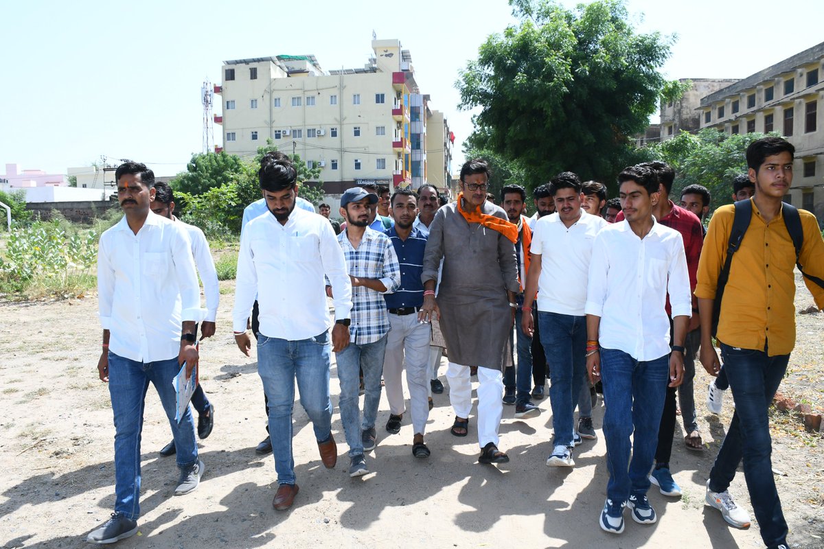 Harish4abvp's tweet photo. राजकीय लोहिया महाविद्यालय चूरू में नेता प्रतिपक्ष राजेंद्र जी राठौड़ द्वारा अखिल भारतीय विद्यार्थी परिषद के आग्रह पर विधायक कोटे से करवाएं गए विभिन्न विकास कार्यों का लोकार्पण किया गया। #Rajendra4BJP https://t.co/FJtJWqrLNY