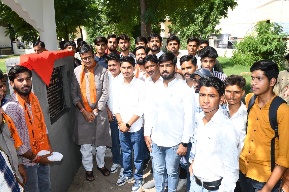 Harish4abvp's tweet photo. राजकीय लोहिया महाविद्यालय चूरू में नेता प्रतिपक्ष राजेंद्र जी राठौड़ द्वारा अखिल भारतीय विद्यार्थी परिषद के आग्रह पर विधायक कोटे से करवाएं गए विभिन्न विकास कार्यों का लोकार्पण किया गया। #Rajendra4BJP https://t.co/FJtJWqrLNY