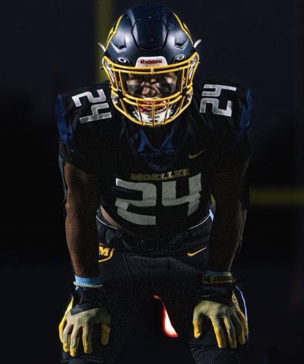 The Marshall Express continues to roll through opponents. Moeller RB Jordan Marshall ‘24 (Michigan Commit) had a day against Cleveland St. Ignatius lugging the ball 21 times for 218 yards and 2 touchdowns. <a href="/UMichFootball/">Michigan Football</a> has a good one coming their way. #GoBigMoe #GoBlue