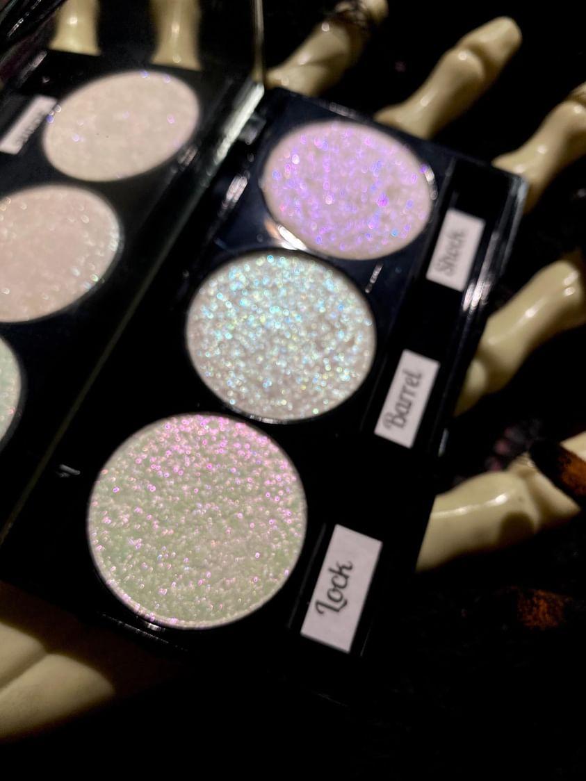 Ghoulish Lites now available for purchase! Get your beautiful 3 pan highlighter palette today!

mythicbeautyhaus.com 
#indie #halloween #makeup