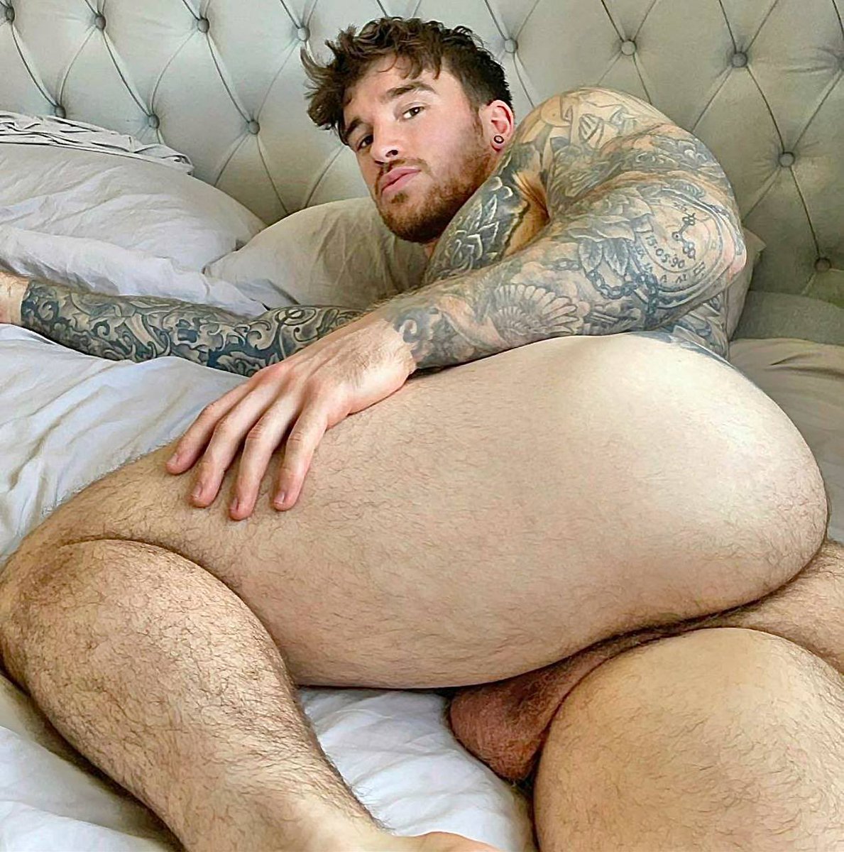 ThickMenCentral's tweet photo. Chris Hatts https://t.co/pp3aEmuqJP