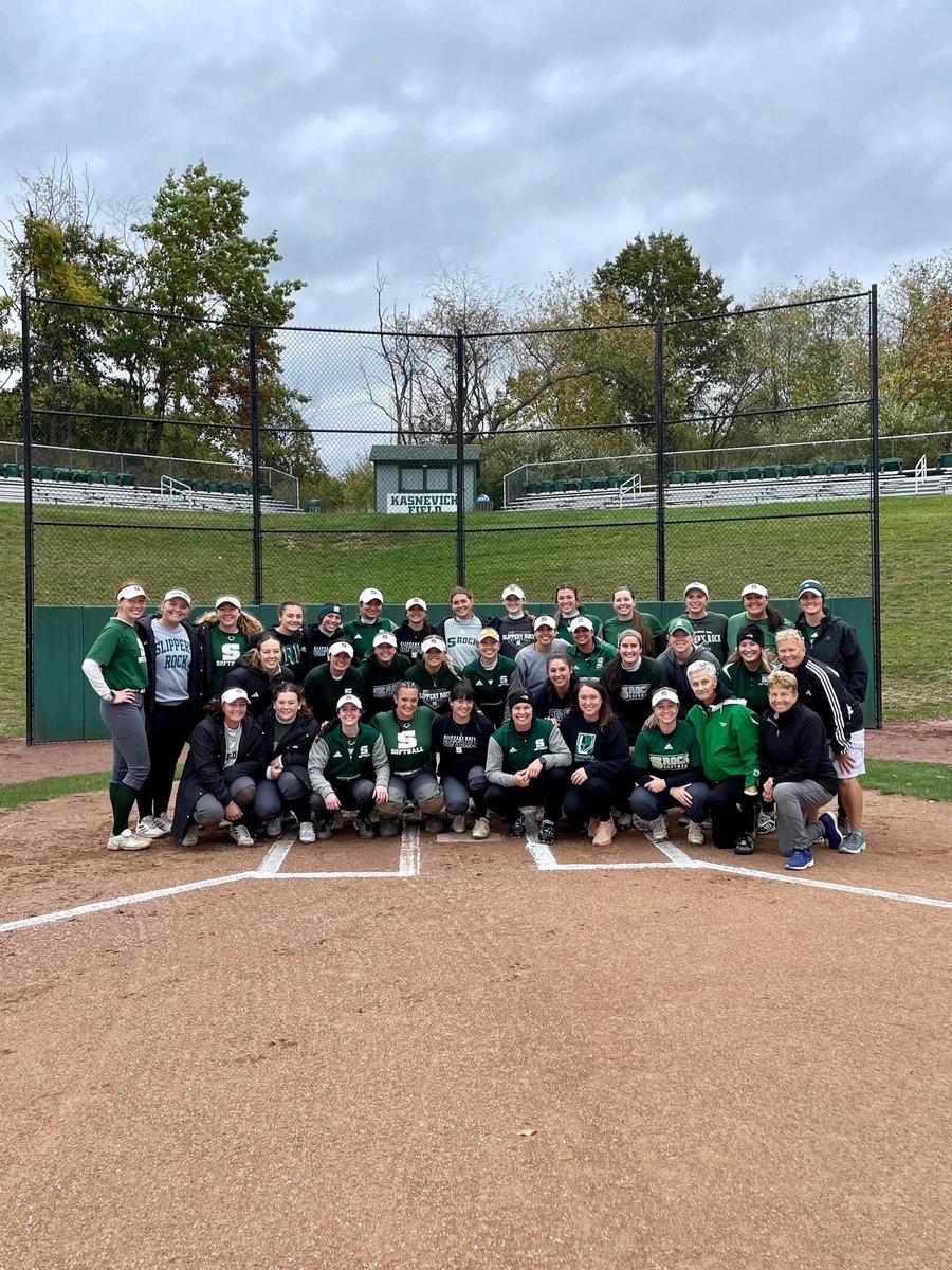 SRU_Softball's tweet photo. Alumni Day 🤘

Thank you to all the Rock Softball Alumni who were able to make it out this year! We look forward to seeing everyone and more back next year💚

#slipperyrockuniversity #rockathletics https://t.co/87tVEgQH5H