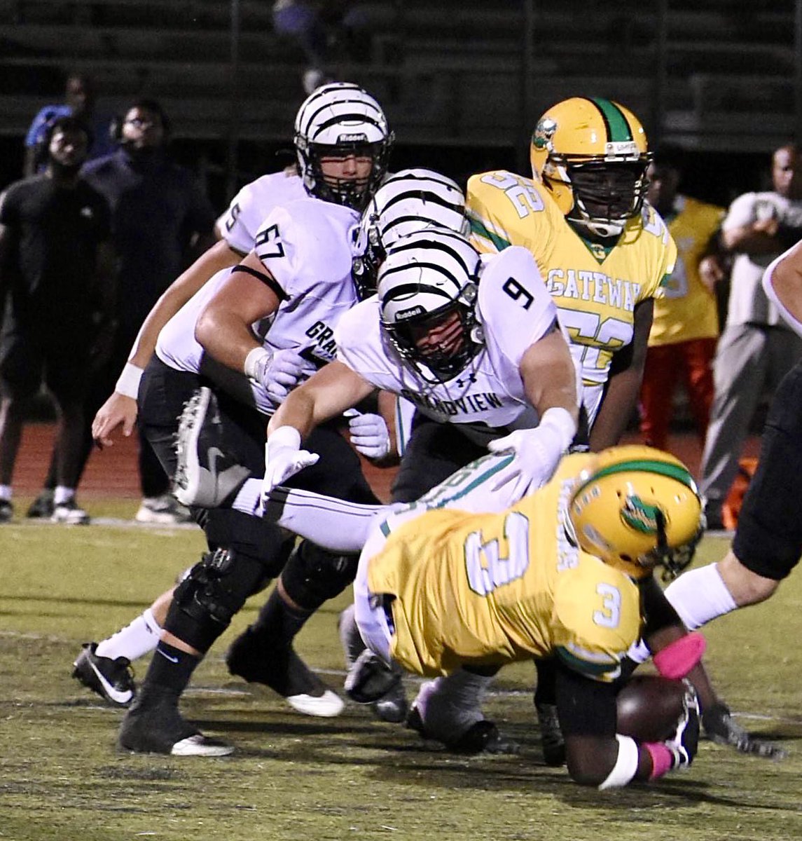 RonnyCollins9's tweet image. Carter Collins (#9) knocks down the ball carrier vs. Dallas Gateway 10-6-23 #cartercollins #grandviewzebras #zebranation