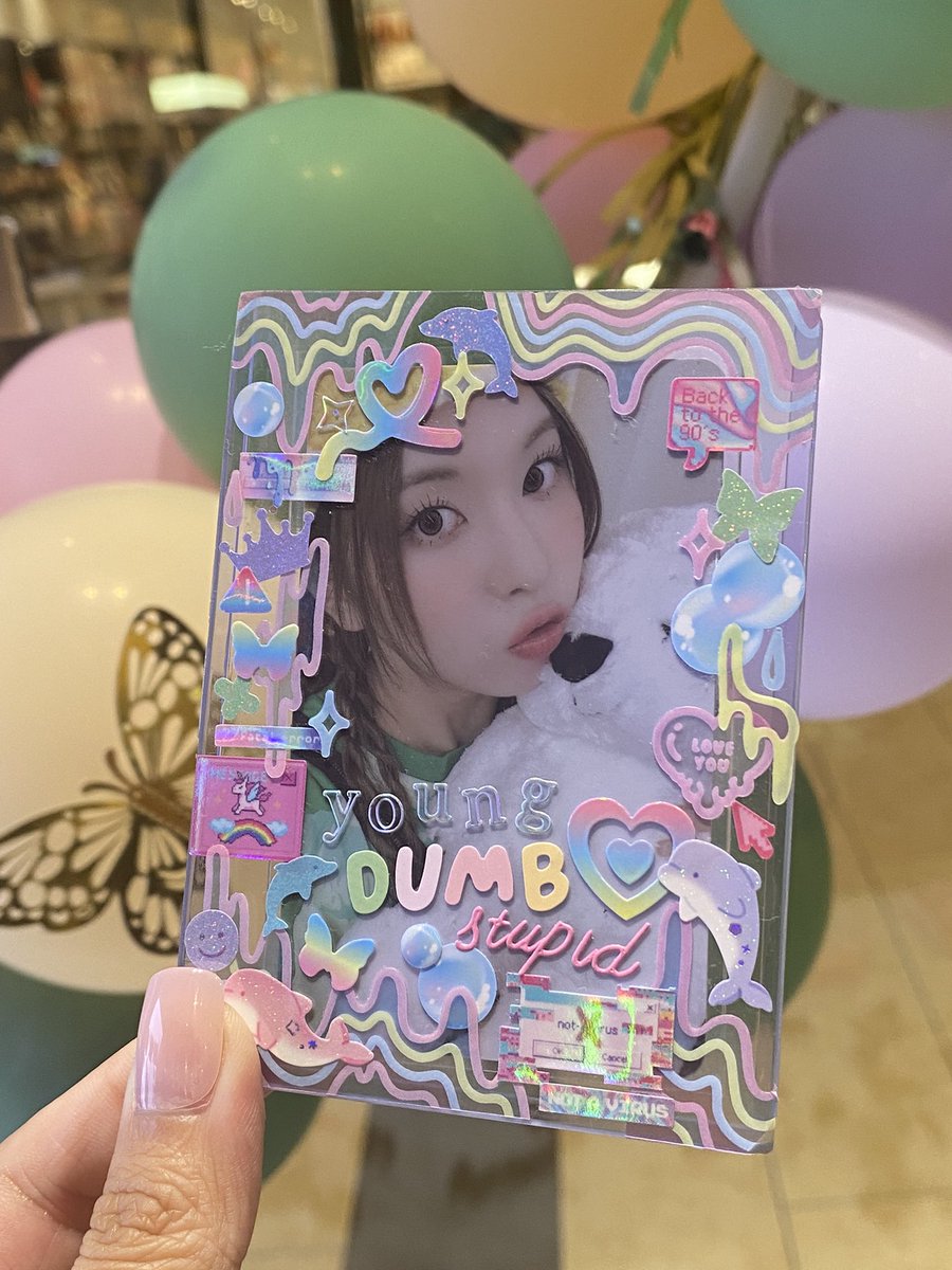dogyunz's tweet photo. with my gfs at the nmixx popup!! 🐬

#MAKESTAR #KPOPSTATION
#MAKESTAR_NMIXX_POPUP https://t.co/Y4APy0hCCv