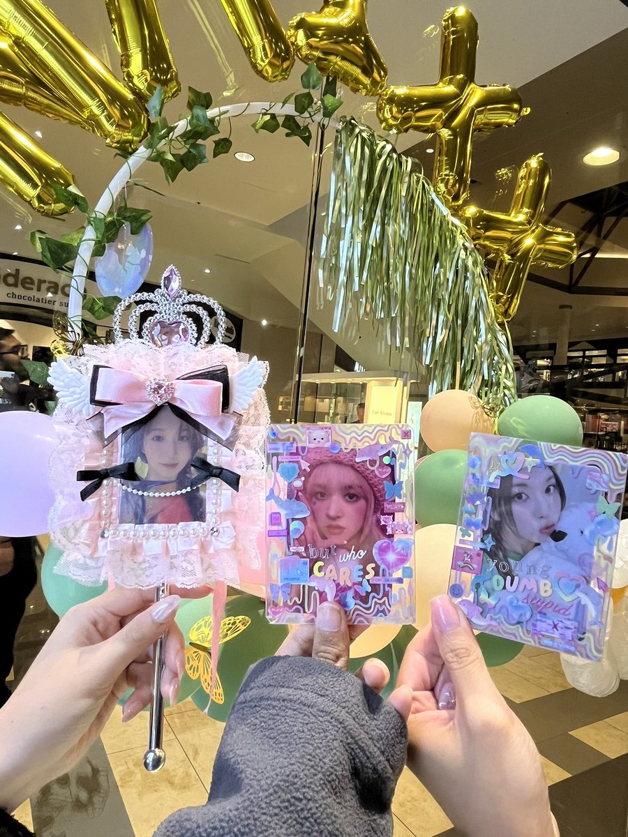 dogyunz's tweet photo. with my gfs at the nmixx popup!! 🐬

#MAKESTAR #KPOPSTATION
#MAKESTAR_NMIXX_POPUP https://t.co/Y4APy0hCCv