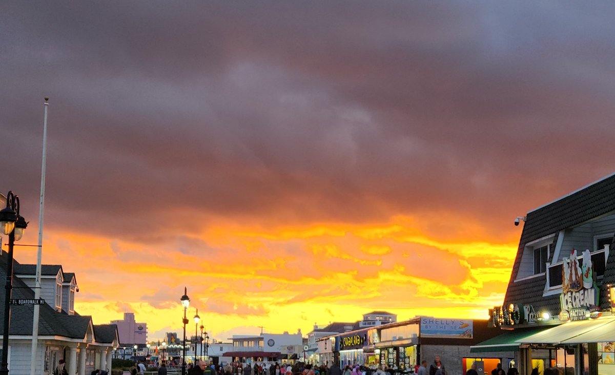 edwmoore's tweet photo. Ocean City NJ this evening. Boardwalk packed. Sky on fire. Who needs fireworks? #OCNJ https://t.co/1Hf2TM5aAc