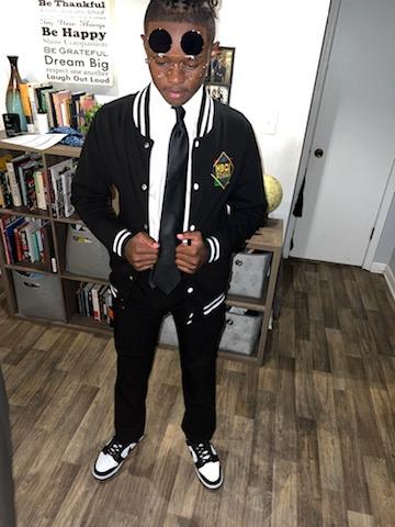 Pupil_Divine's tweet photo. In his own lane, in a different world...
@KCPS_Lincoln
#sophomore #drip #hoco2023 https://t.co/rAwIgNGaDa