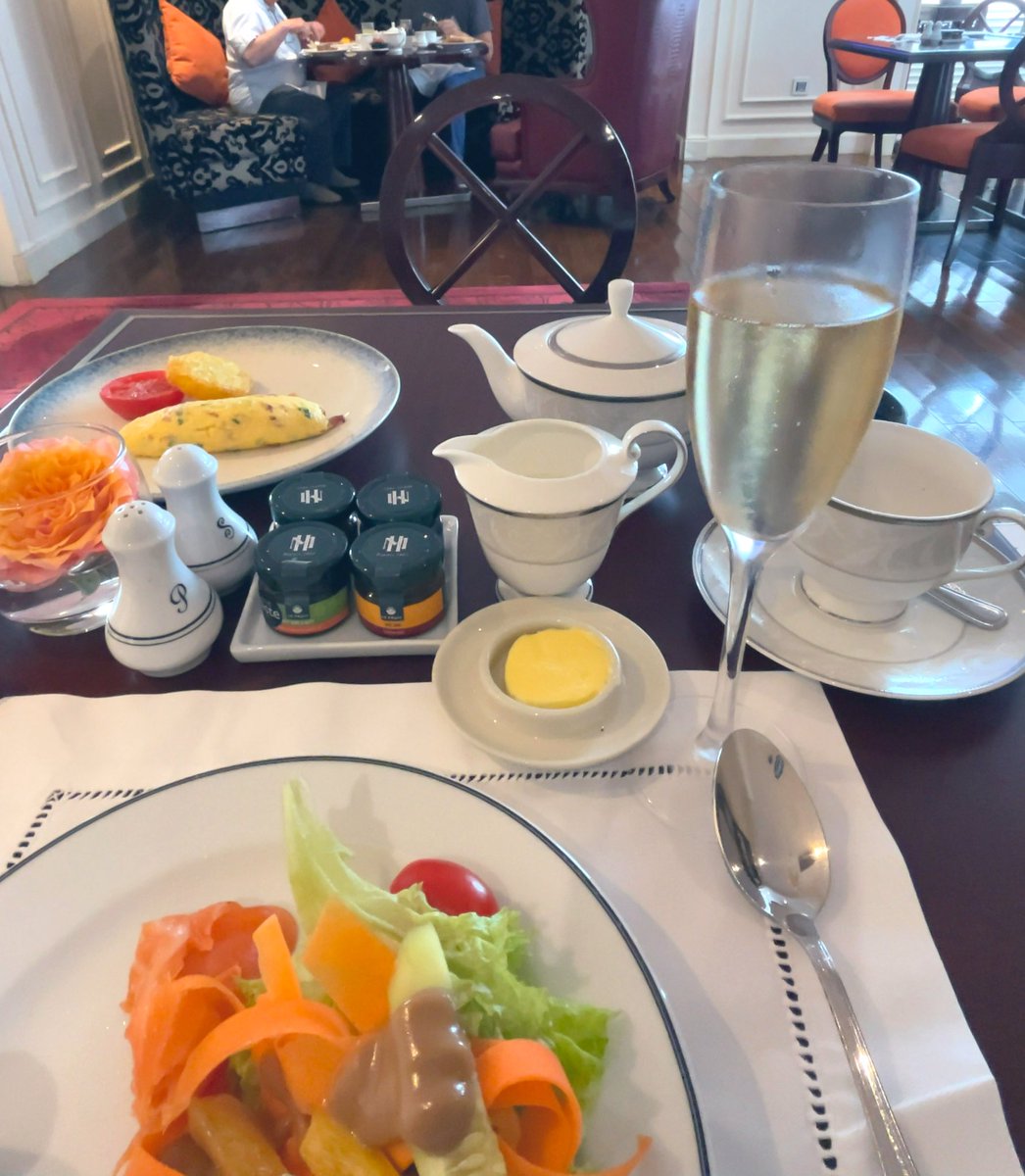 tgak10's tweet photo. 朝からシャンパン🍾 https://t.co/yaq9x8oIEN