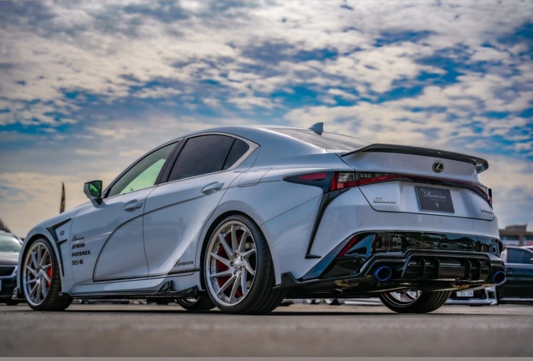 ROWEN_JAPAN's tweet image. VIPSTYLE MEETING スタートしました☁️
LEXUS SEDANのみエントリーの100台😉

閉幕まで雨が降らないことを祈りまーす(_ _)

#Rowen #VIPCAR #VIPSTYLEMEETING