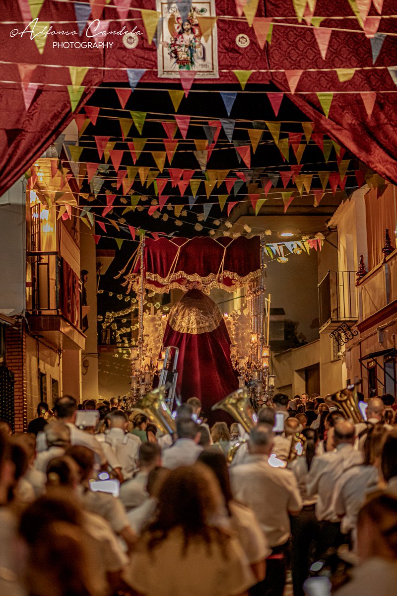 alcanrom's tweet photo. A Special Moment: Hoy Dos Hermanas se hizo música y adornos por sus calles...

@sagradacena2h @BMCiudadDosHnas 

#SuenaDosHermanas https://t.co/Pz7SJU9BzA