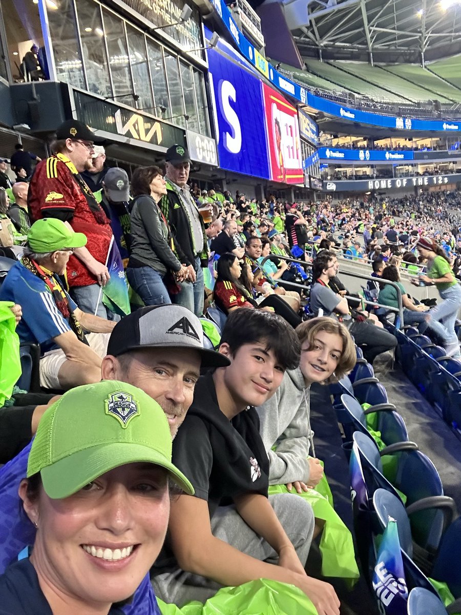 KelseySHK's tweet photo. #soundermatchday https://t.co/4RLLUUXBGG