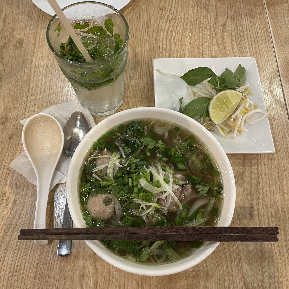 Voicyglobal's tweet photo. フードウェルネスさんがマレーシアに来られたら、何食べるのがいいかな〜という数日間、
健康にいいものしか食べてないです。

口から美味しいフードウェルネスを
是非体験して頂きたい。

(写真はbeef phoです) https://t.co/qoVzy1dti7