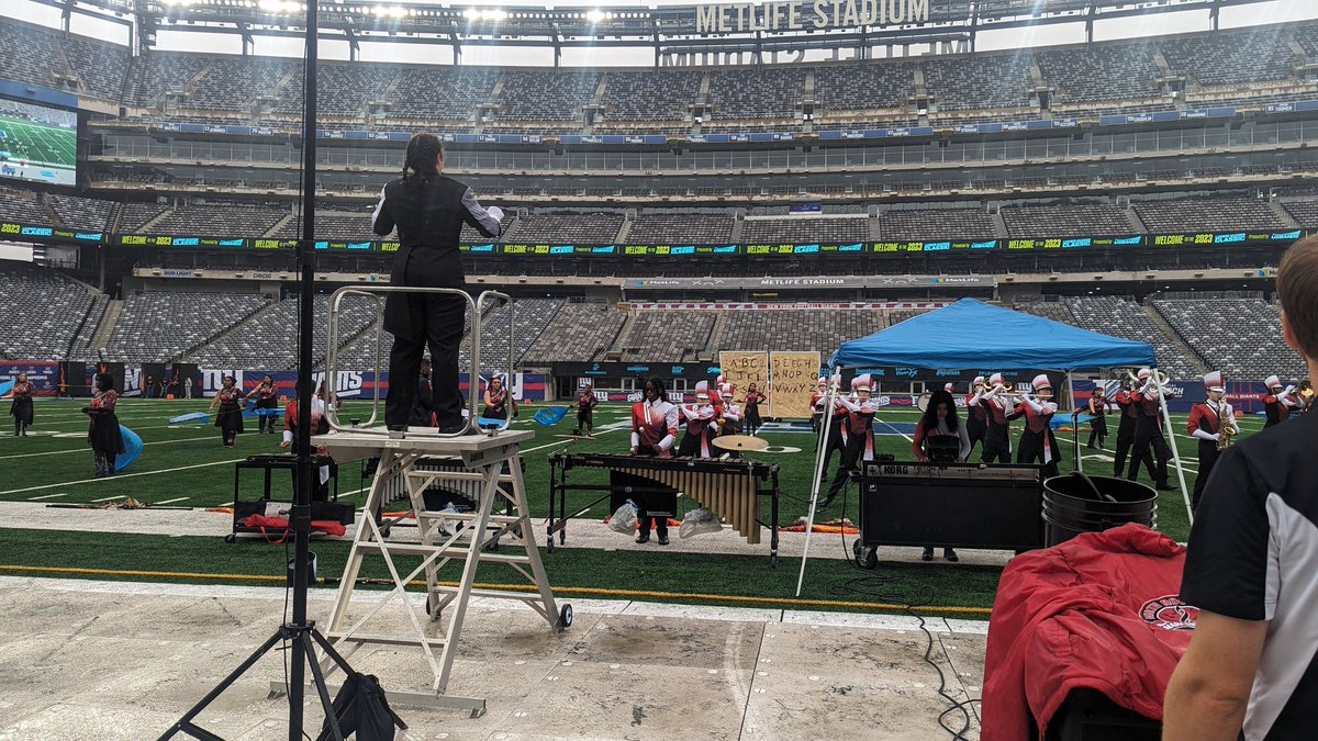 We had a great time performing at @MetLifeStadium today with 12 other 2A bands. The students pointed out that they now have performed on the same stage as @Beyonce.

@NRockathletics @NRRedRaider 

#marchingband #musicinschools #metlife #livemusic #corememory #usbands