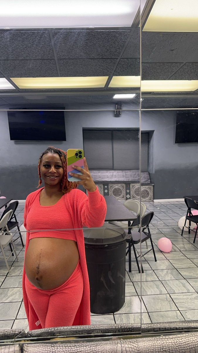 3 pregnancies and if I do say so myself I carry babies beautifully 🥰🤭