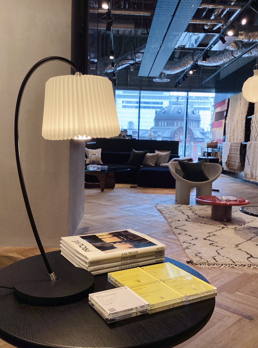 TheConranShopJP's tweet photo. 【丸の内】
#leklint POP UP 開催中

#snowdrop のテーブルランプ
どの角度から見ても可愛いです。

ご自身へのご褒美にもおすすめです。

 #レクリント　#スノードロップ #照明 #インテリア #テーブルランプ #間接照明 #北欧 #conranshop #コンランショップ #丸の内 https://t.co/mctNdzllpr