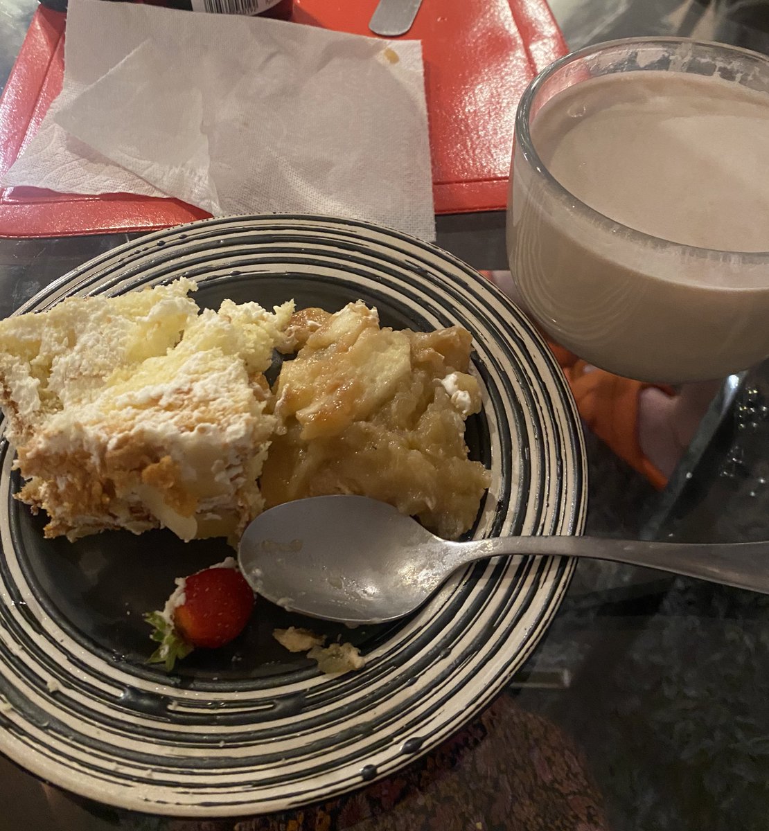 janeatss's tweet photo. came + apple pie + french vanilla 🤭 https://t.co/zHH0zaxAXP