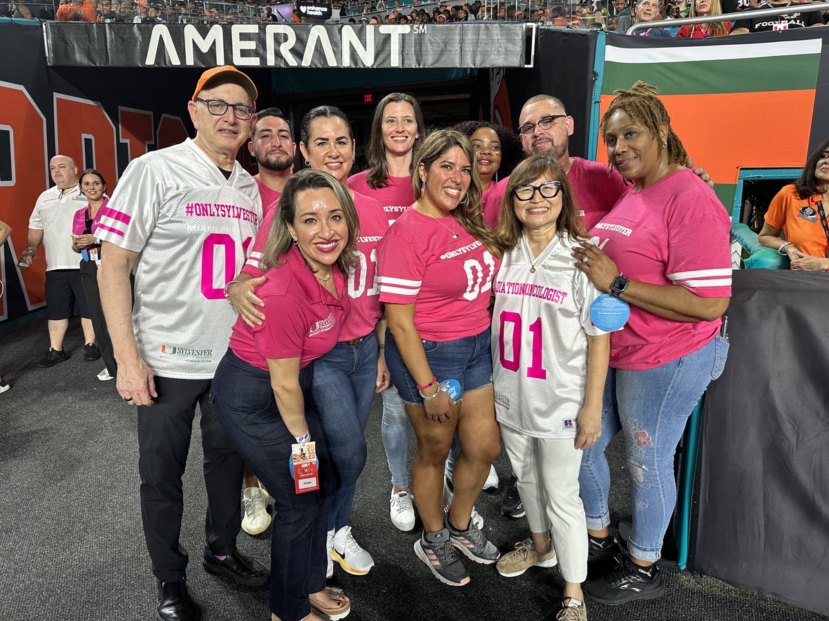 Strong presence of ⁦@SylvesterCancer⁩ Rad Onc Breast team with our nurses, therapists, ⁦@DrSDNimer⁩, ⁦@myrna_vaca⁩ during ⁦@MiamiHurricanes⁩ #PinkGames #BreastCancerAwareness for celebration of breast cancer survivor