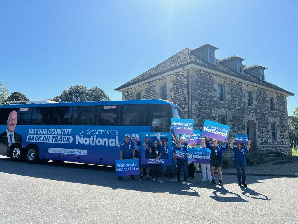 NZNationalParty's tweet photo. 6 days to go, our candidates are campaigning hard to guarantee a change of government and get our country back on track.
#GetNZBackonTrack #PartyVoteNational https://t.co/m65wwvH7Lx