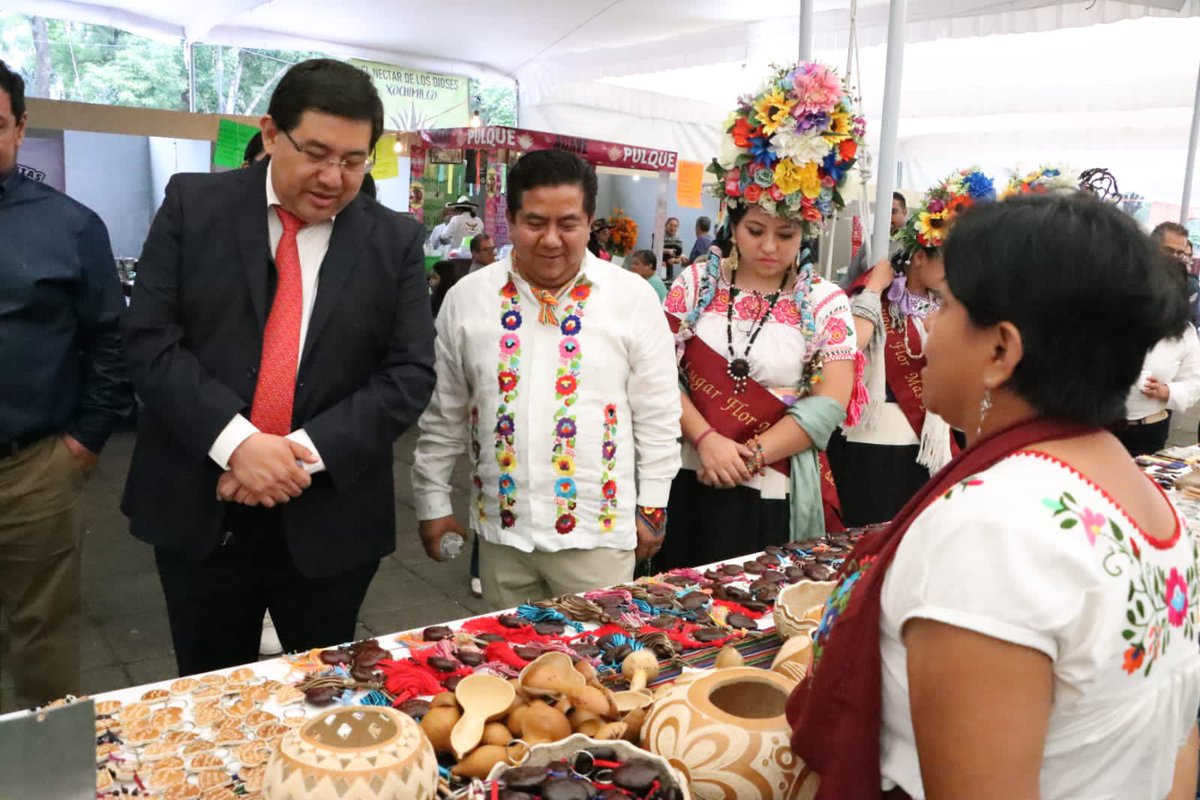 En el marco del pasado Día Mundial del Turismo organizamos un evento que congrega a productores y artesanos de Papantla, Veracruz; Oaxaca, Acolman y otras regiones del país.

Nuestro compromiso como gobierno es impulsar y preservar el patrimonio cultural.