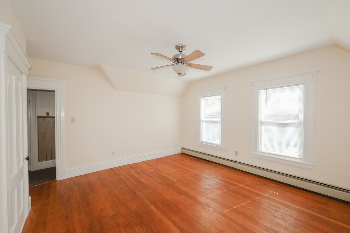 JohnRoyRealtor's tweet image. NEWLY LISTED! - 2BR/1BA Rental for $1,850/mo. in Manchester, NH #freeheat #northend #locationlocationlocation
Buying or Selling? 26+ years of local market experience
Web: JohnRoySellsNH.com
E: jroy@welcomehomeagain.com
C: 603-625-2468
O: 603-931-3003