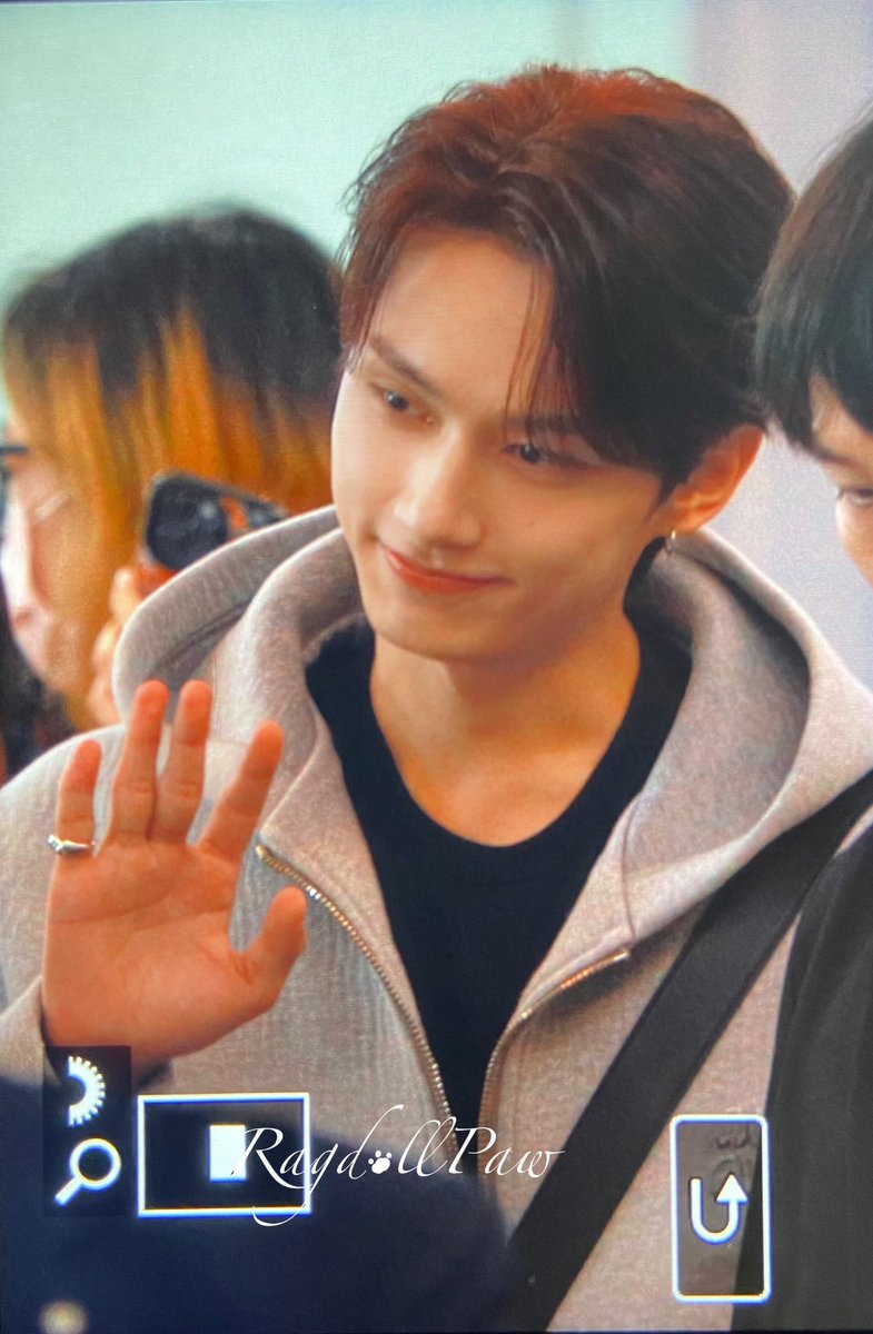 RagdollPaw610's tweet photo. 231008 GMP

#문준휘 #文俊辉 
#준 #JUN⁠⁠⁠ #ジュン
#세븐틴⁠⁠ #SEVENTEEN⁠⁠ https://t.co/nwUtlU4U6p