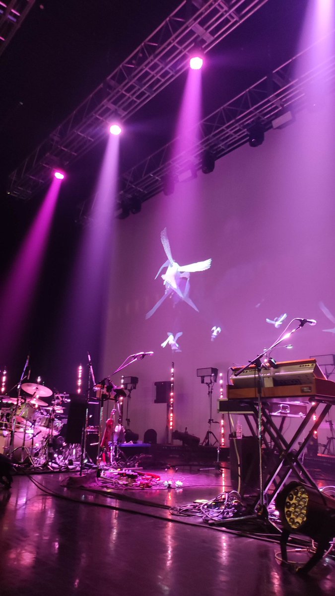 stereo2018's tweet photo. コーネリアス 夢中夢 ツアー 2023
福岡公演の余韻に浸る良き日曜日。

もちろん全曲最高なんだけど、印象に残ったのは「Too Pure」「霧中夢」の2曲。
サイケデリックな映像・ライティングと共に浮遊感もありつつ、混沌とした音が押し寄せて来るトリップ感が圧倒的。
#コーネリアス
#Cornerius https://t.co/S67iimvWmn
