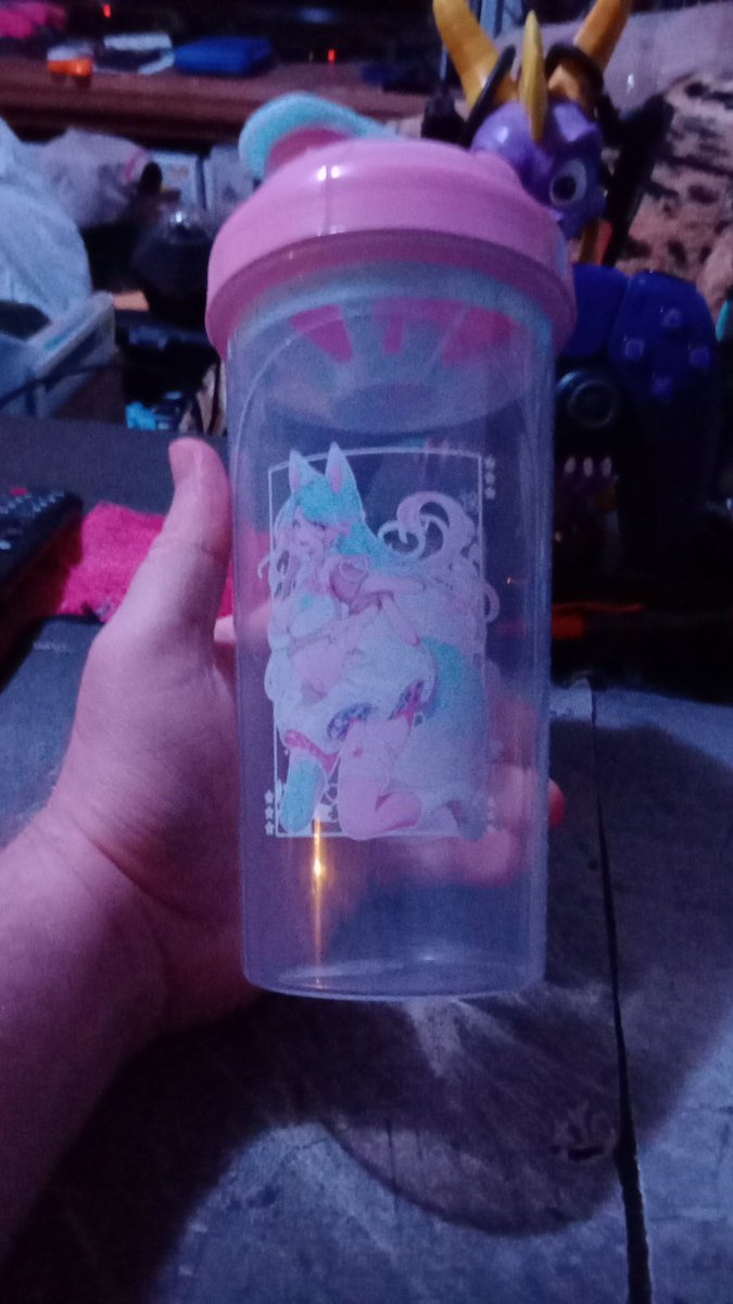 IceBlazeWinters's tweet photo. @GamerSupps @_Silvervale_ 

Ordered august 4th, 2 days after I turned 32

Arrived in the mail today and has already been washed and ready for use https://t.co/H3iNttLCrX