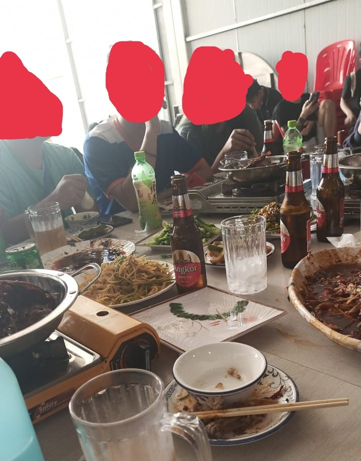 PartaiSocmed's tweet photo. Orang2 Indonesia yg dipekerjakan sebagai admin judi slot di Kamboja utk pasar Indonesia. Ada beberapa yg mau pulang tapi kesulitan. https://t.co/oGlaNBJGgT