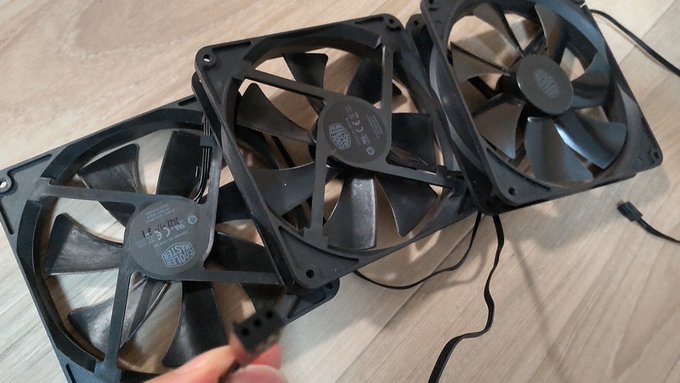 3ピンケースファン電源直差ししたBTOメーカーを僕は許さない! 