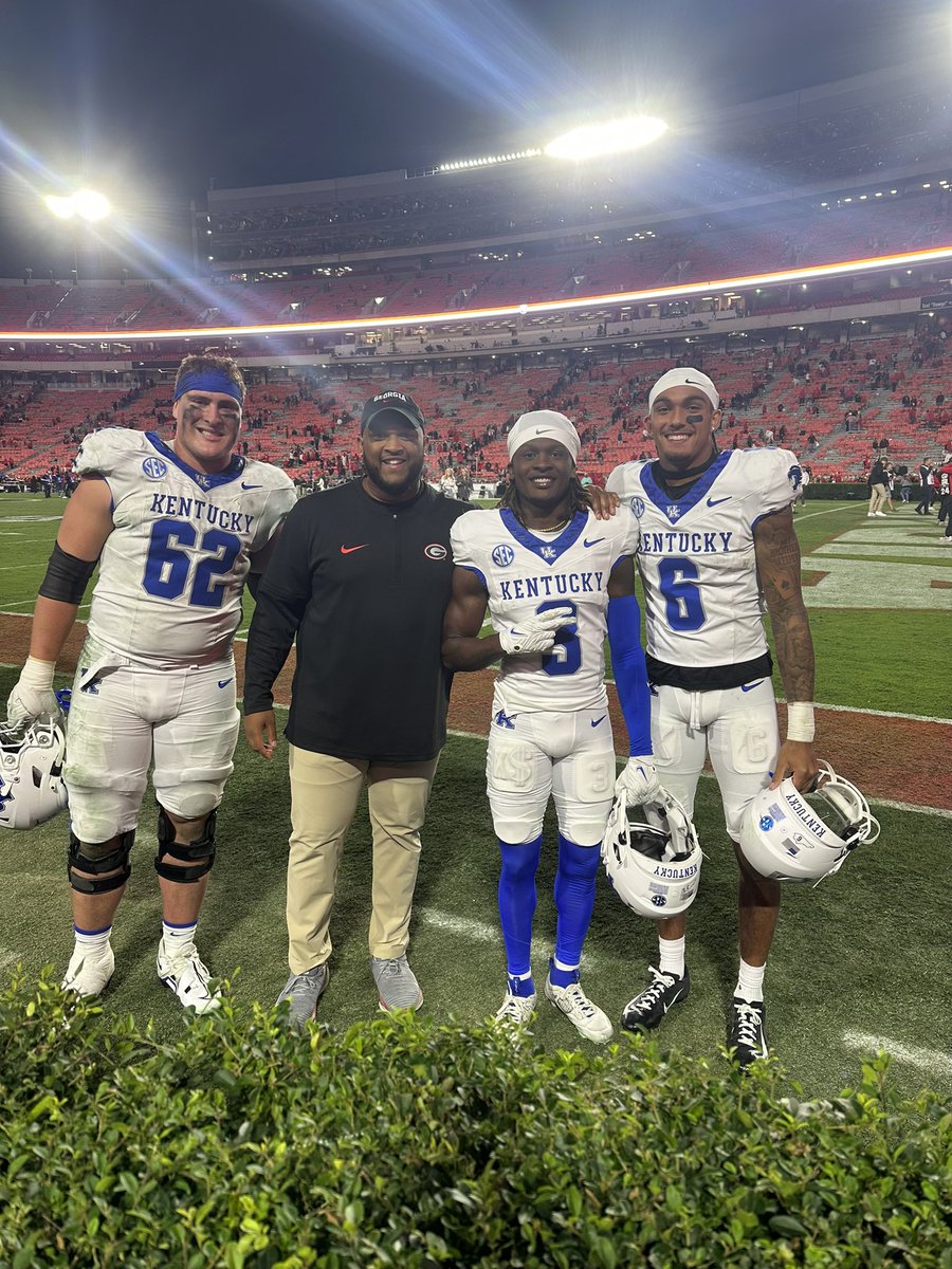 FDouglassFB's tweet photo. Broncos galore!! @GeorgiaFootball @UKFootball https://t.co/nDvXT1A7l3