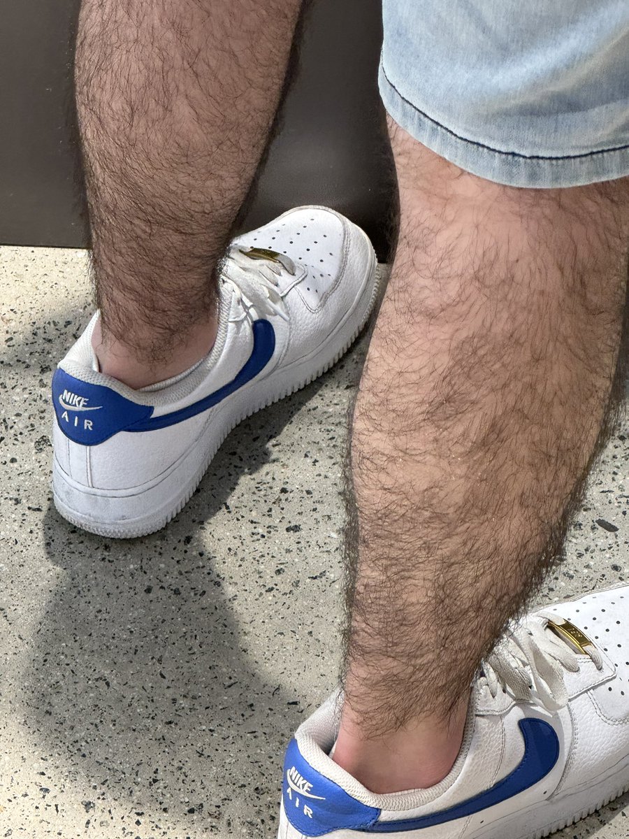 Love hairy legs. Bring on Summer 😀