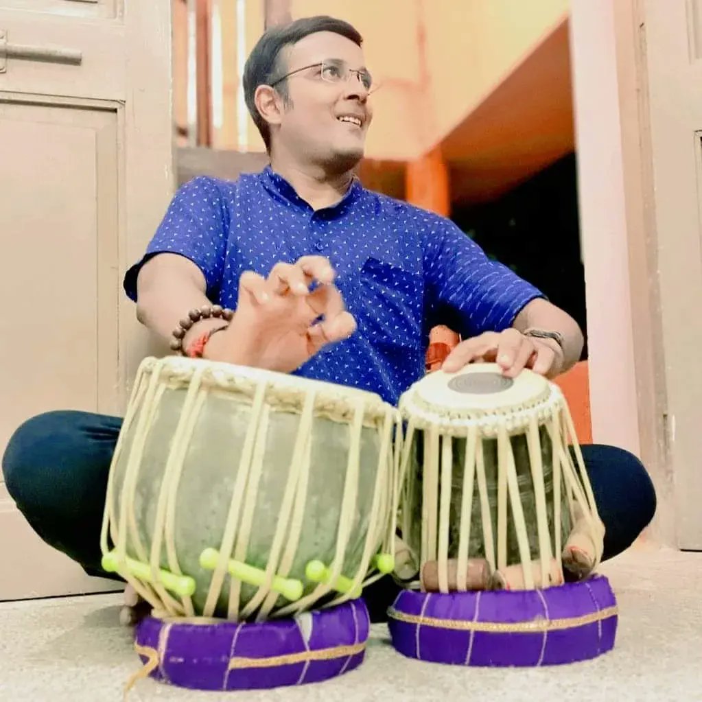 YagnangP's tweet photo. જય અંબે.....!!🔱
#Navratri2023 Celebration Begins With #BethaGarba Competition..!!♥️🎹
#Riyaz #Tabala #TablaLover #Music #MusicLover #Garba #Art #Artist #Blessed #RiyazTime #Happiness #TeamWork #Positivity #Divinity #Love #Life #Happiness #Navratri https://t.co/DRiKMPo9p1