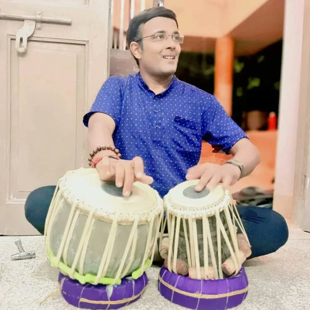 YagnangP's tweet photo. જય અંબે.....!!🔱
#Navratri2023 Celebration Begins With #BethaGarba Competition..!!♥️🎹
#Riyaz #Tabala #TablaLover #Music #MusicLover #Garba #Art #Artist #Blessed #RiyazTime #Happiness #TeamWork #Positivity #Divinity #Love #Life #Happiness #Navratri https://t.co/DRiKMPo9p1