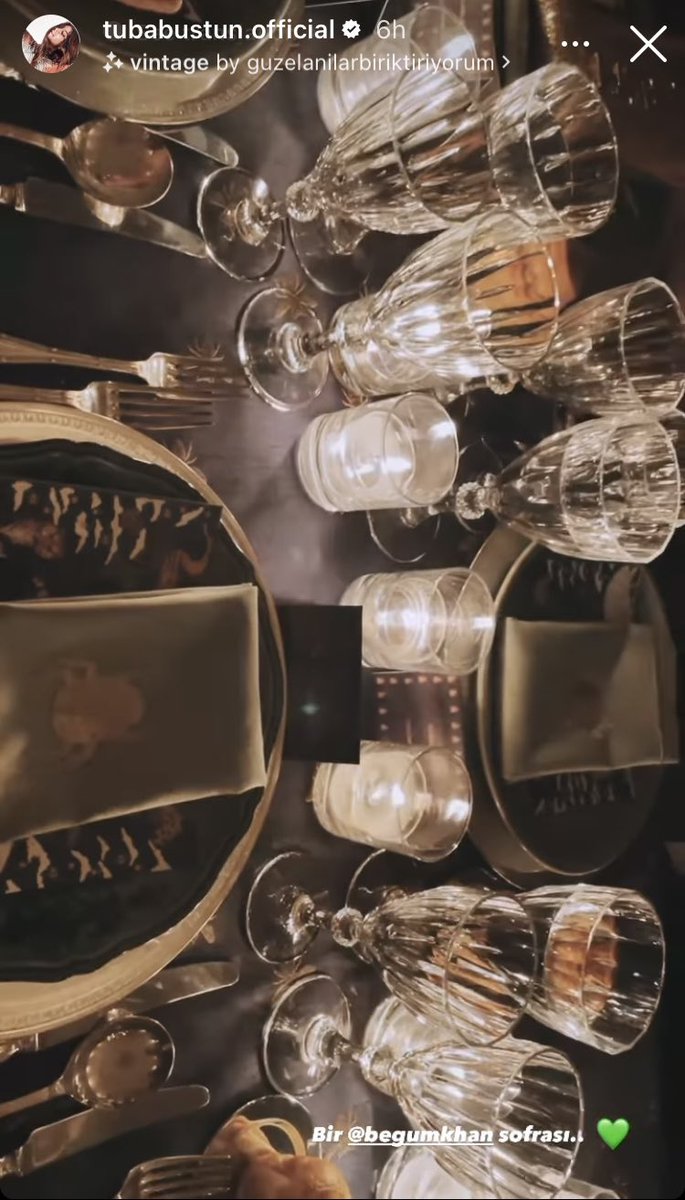 #TubaBüyüküstün 
#bergumkhan
Wow! Que emoción! No hay duda que Tuba es la 👑 de los  grandes Eventos.
(Celebraciones , fiestas, Modas, desfiles, premios etc.  
Apenas terminó con #ParisFashionWeek2023  y ya está en Istanbul. Felicidades 👑😍 sigue ✨👏🎉. Que no paren las 🎉💃🍷