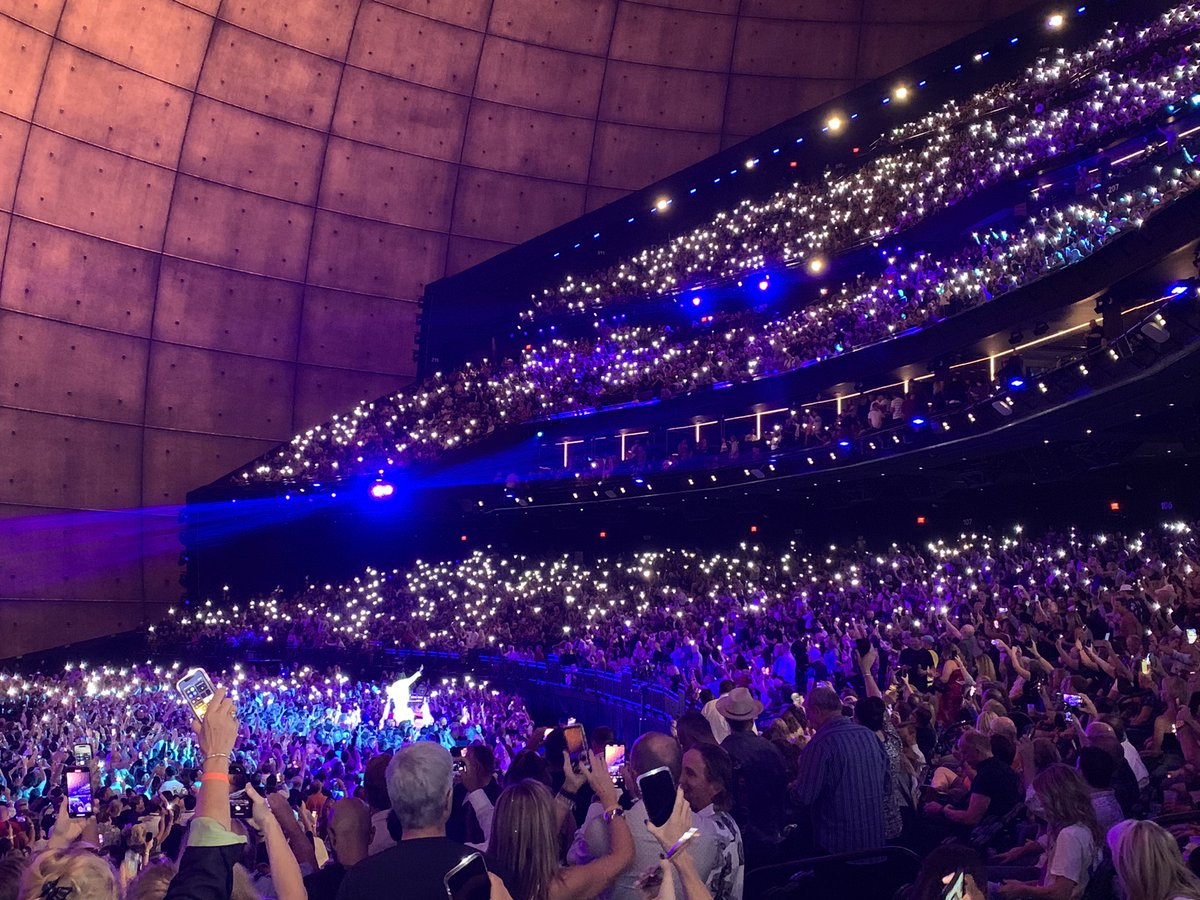 u2songs's tweet photo. Sinéad. ❤️ #U2UVSphere #AtomicMC https://t.co/WUH5S218nx