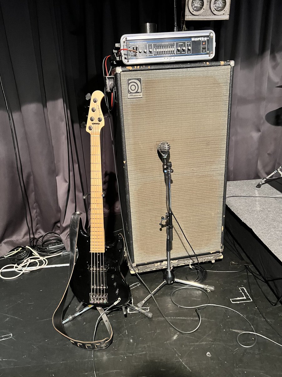 myksunn's tweet photo. 遅ればせながら、10/6は大塚ハーツにてご来場の皆様ありがとうございました！超楽しかったです。

長めのステージに、久々に朝まで酒しばいてた反動で昨日はほとんど動けませんでした。本日より日常に戻ります。
動画はバンドやってて最高に楽しい瞬間。 https://t.co/lvswDYI6jY
