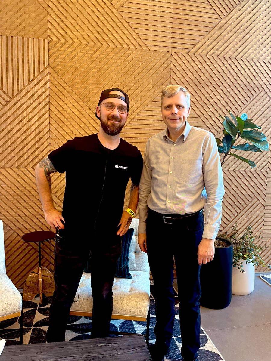 IOV_OWL's tweet image. 🛡🌋Thankful to have the opportunity to meet a legend today.

Co-Founder of Hedera Hashgraph, inventor of the hashgraph distributed consensus algorithm.

Dr. Leemon Baird at #HellofutureLive 2023

$HBAR #HBARbarians 

@genfinity has some killer content coming soon.