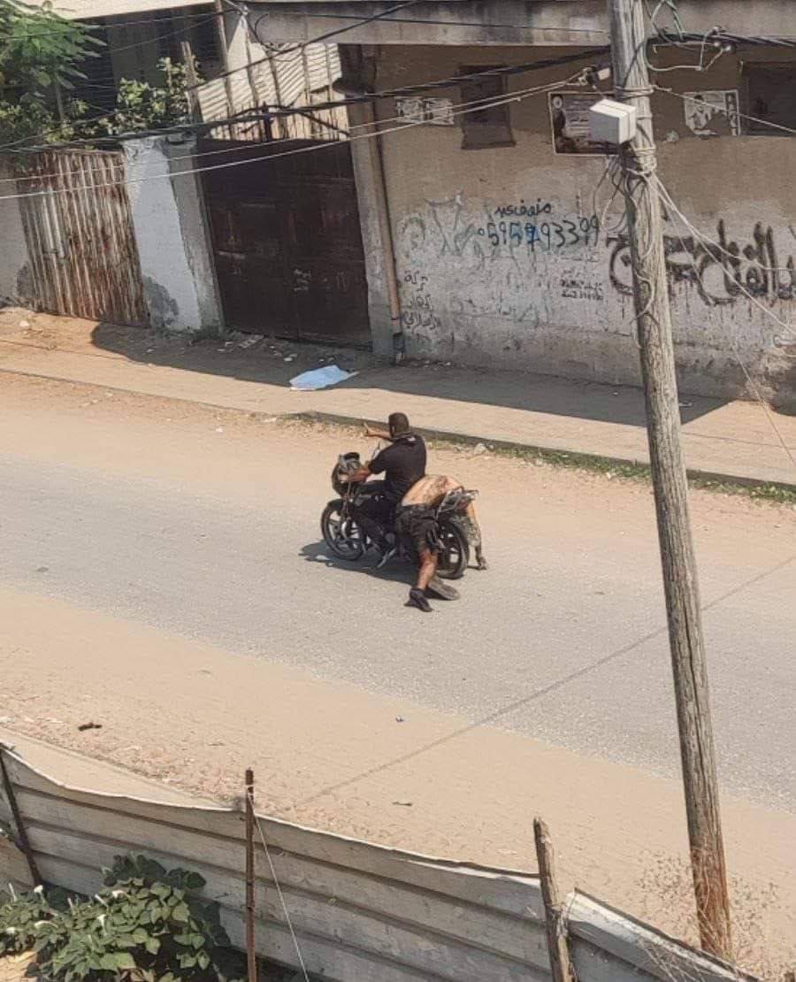 Mhmdisam1's tweet photo. ��اجل في قمة الاحترام شايل لعبه لأولادو 😅 https://t.co/Vw7FeFtU8D