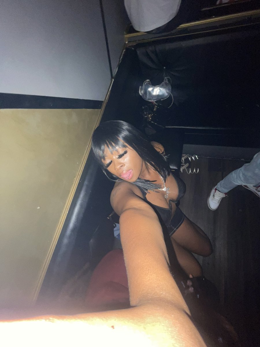 MaxiiMaxee's tweet image. Night Out 🖤