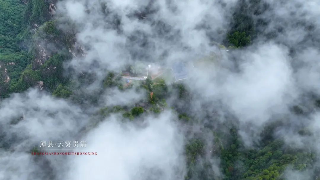 GansuFlavor's tweet photo. The clouds and mist drift trough the mountains like a fairyland.

#Gansu #China #chinagansushow #countyside https://t.co/omFrbRXc4c