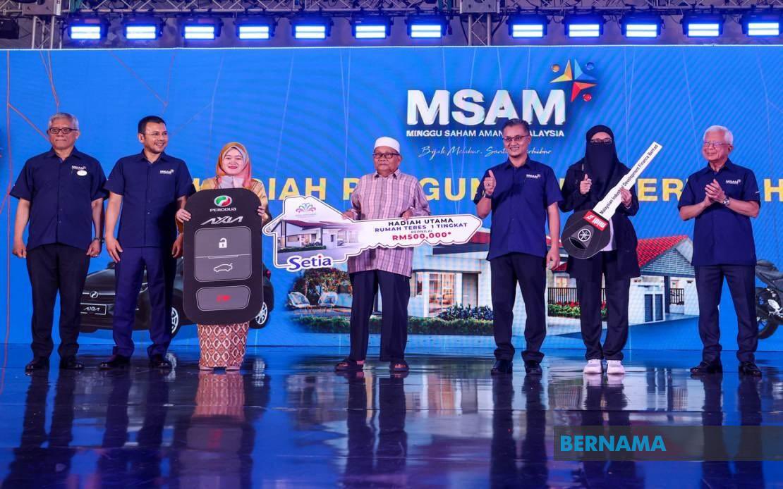 bernamadotcom's tweet photo. MSAM 2023, warga emas menang rumah RM500,000
https://t.co/MtHvXrcLmc
#BernamaNews #MSAM2023 https://t.co/qKOSmAL5QK