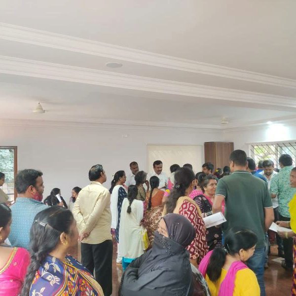 CKRBJP's tweet photo. ಪಿ ಎಂ ಸ್ವ ನಿಧಿ ಯೋಜನೆಯಾಡಿಯಲ್ಲಿ ಹಾಲು ಮಾರುವವರು,ದಿನ-ಪತ್ರಿಕೆ ಮಾರುವವರು, ಬೀದಿ ವ್ಯಾಪಾರಿಗಳಿಗೆ ಅರ್ಹವಿರುವ ಮಹಿಳೆಯರಿಗೆ ಸಾಲ ಸೌಲಭ್ಯ ಕಲ್ಪಿಸಲು ಆನ್ ಲೈನ್ ಮುಖಾಂತರ ಅರ್ಜಿ ಸಲ್ಲಿಸಲು ನನ್ನ ಶಾಸಕರ ಕಛೇರಿಯಲ್ಲಿಯೇ ವ್ಯವಸ್ಥೆ ಮಾಡಲಾಗಿದೆ ಸದುಪಯೋಗ ಪಡೆದುಕೊಳ್ಳಿ.
#pmfund #jayanagara https://t.co/0EjHnVIDJ4