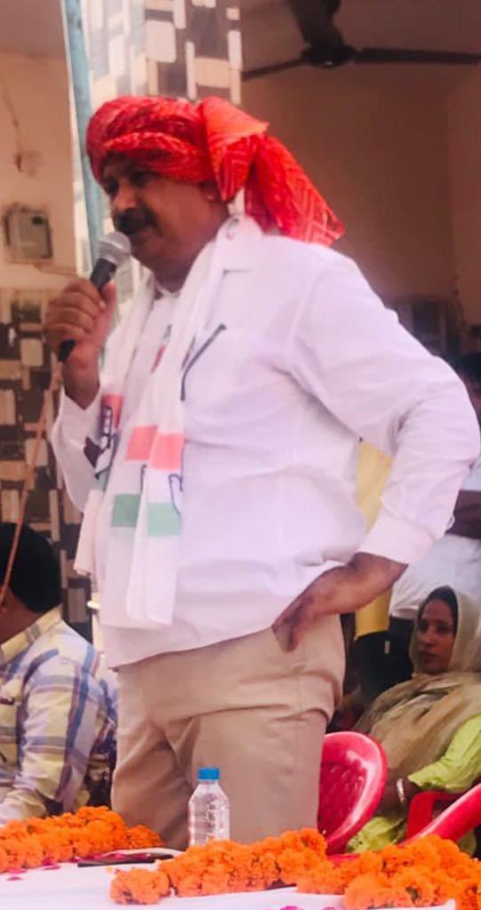 RafeekKhanInc's tweet photo. कार्यकर्ताओं जन प्रतिनिधियों क्षेत्रवासियों एवं गणमान्य जनो के साथ वार्ड 96,97 एवं 98 में सीसी रोड बनाने के कार्यों का शिलान्यास किया।
#DevlopmentWorks
#विकास_कार्य #MLARafeekKhanInc
#Adarshnagar #Jaipur
#RajasthanStateCommissionForMinorities https://t.co/ZSBA6ebgSa