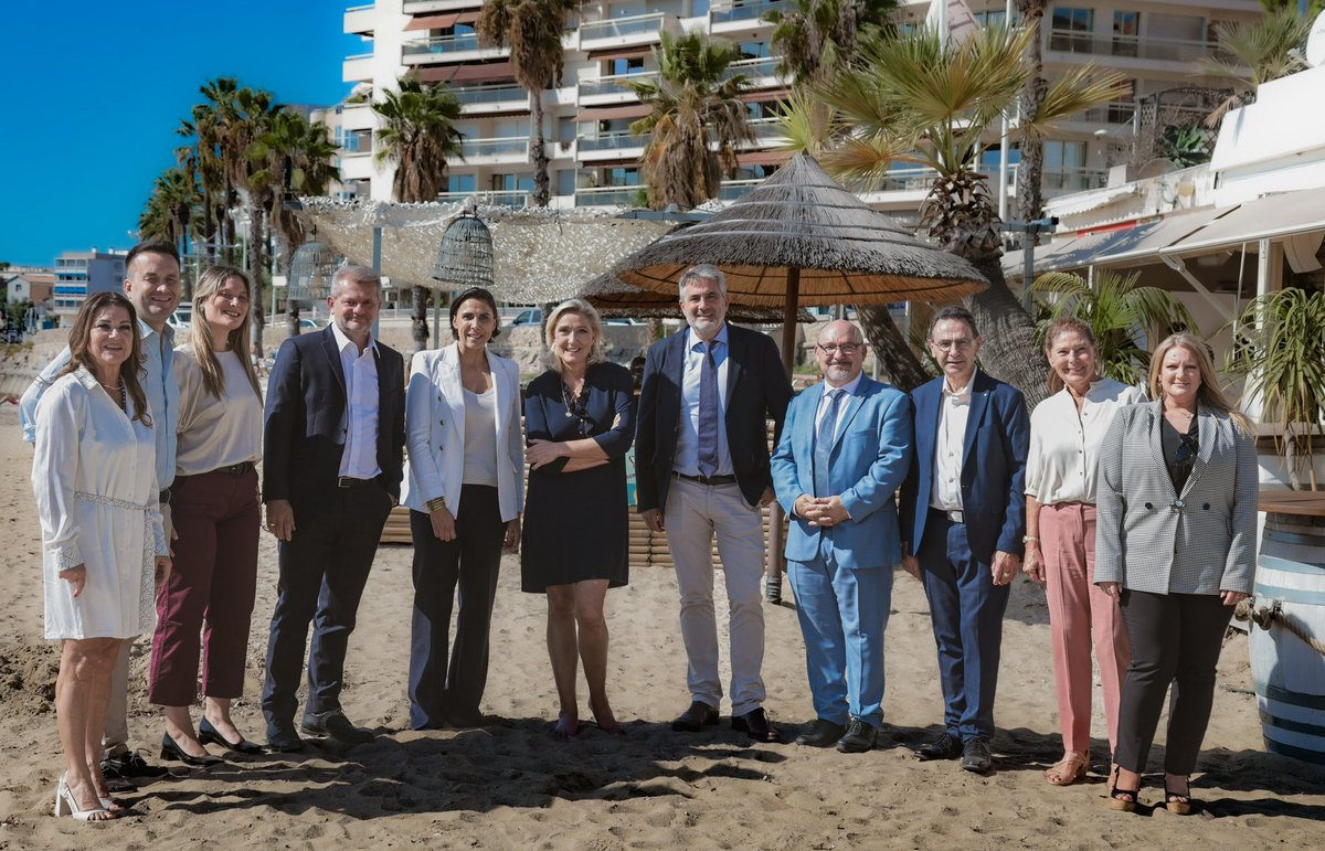 coline_houssays's tweet photo. Avec @MLP_officiel à #Toulon ! ❤️
Merci pour ce moment.. https://t.co/NuFs2EH2CY