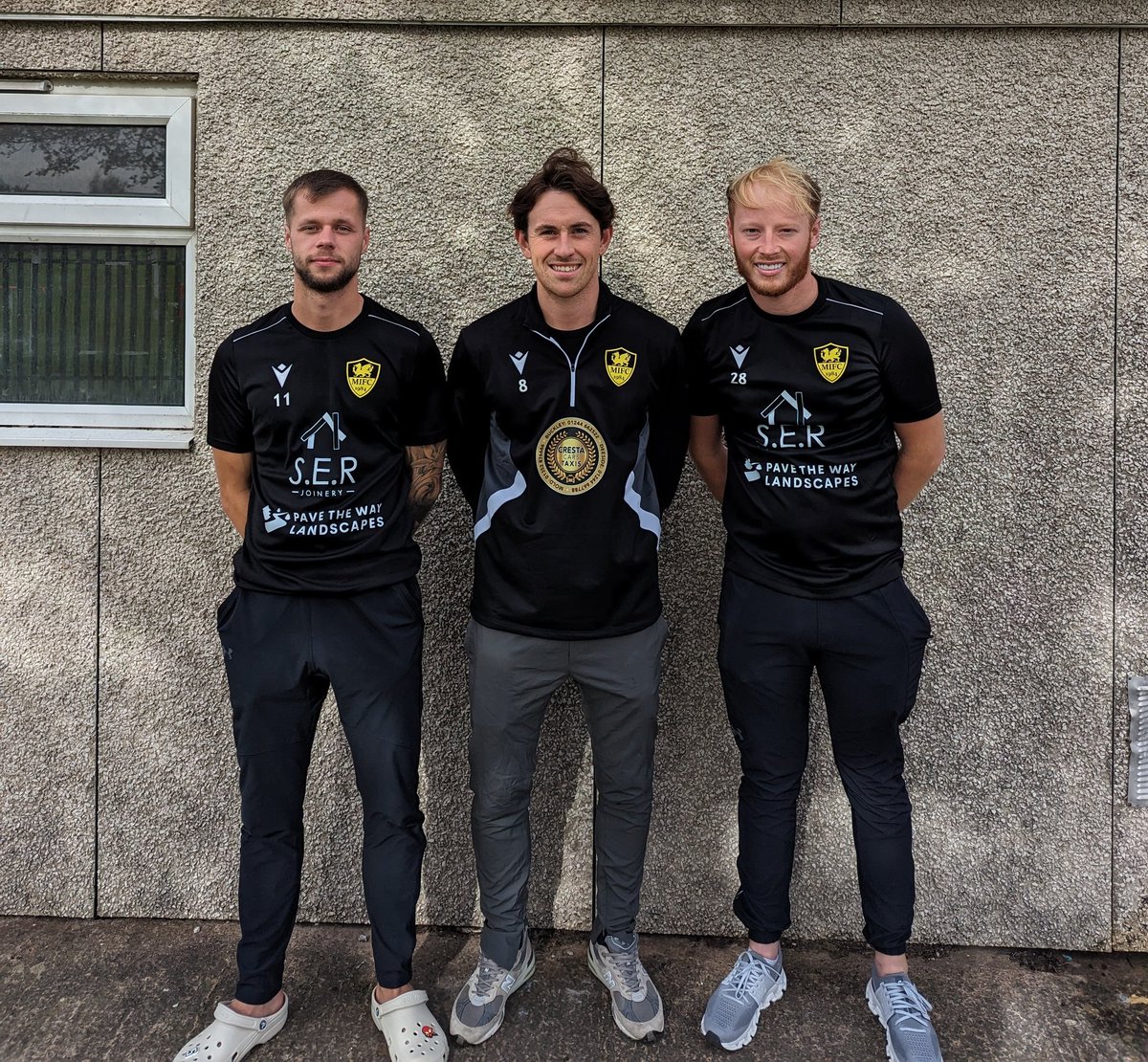 MynyddIsaFC's tweet photo. TRAINING WEAR SPONSORS 👕⚽

Thank you to Cresta Cars, SER Joinery &amp; Pave the Way Landscapes for sponsoring our new training wear for the next two seasons. Xristos, Sam &amp; Joe's support is much appreciated! The lads will look the part at training &amp; on match days. #uptheisa 🟡⚫ https://t.co/X5zsDUNcJ7