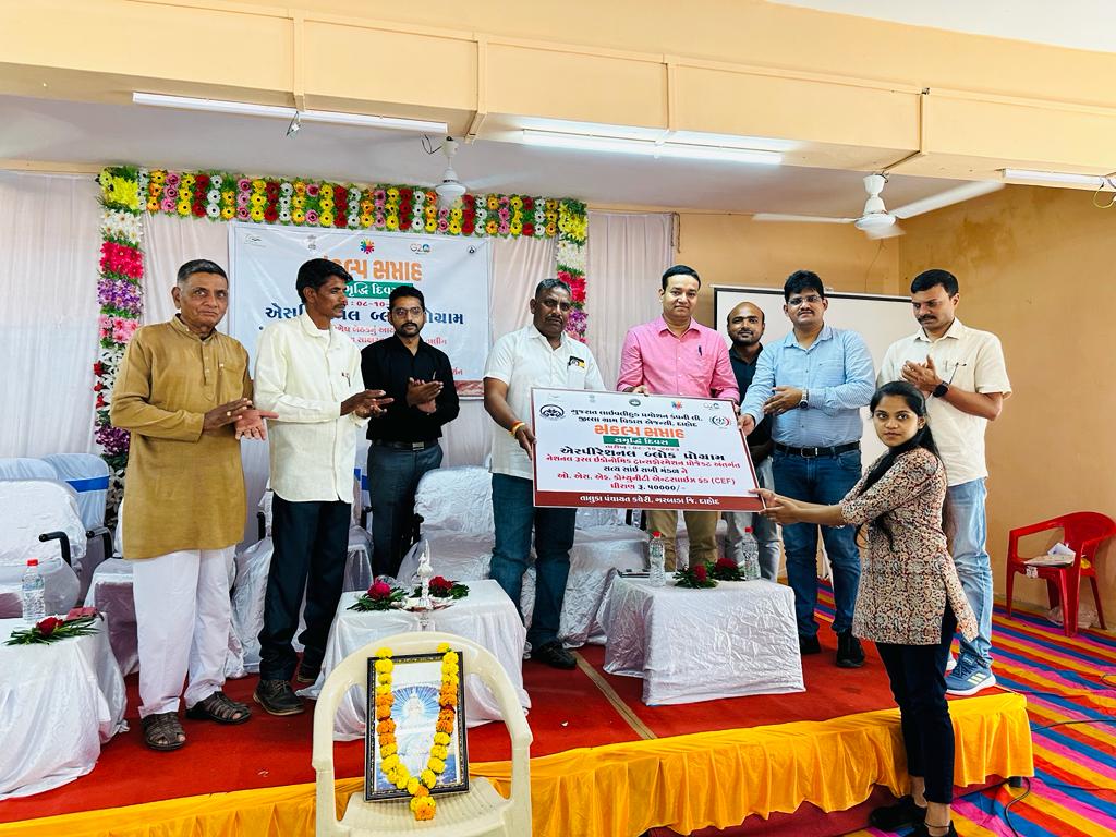 TDO_Garbada's tweet photo. 'Samriddhi Divas' celebration in presence of MLA shri Garbada and other dignitaries at #Aspirational Block Garbada.
#SankalpSaptah
#BharatKeBadhteKadam
@PMOIndia @NITIAayog @CMOGuj @CollectorDahod @DahodDdo https://t.co/pIb99RH8qs