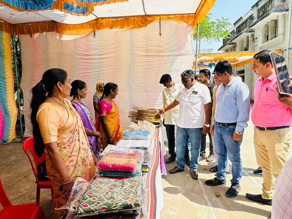 TDO_Garbada's tweet photo. 'Samriddhi Divas' celebration in presence of MLA shri Garbada and other dignitaries at #Aspirational Block Garbada.
#SankalpSaptah
#BharatKeBadhteKadam
@PMOIndia @NITIAayog @CMOGuj @CollectorDahod @DahodDdo https://t.co/pIb99RH8qs