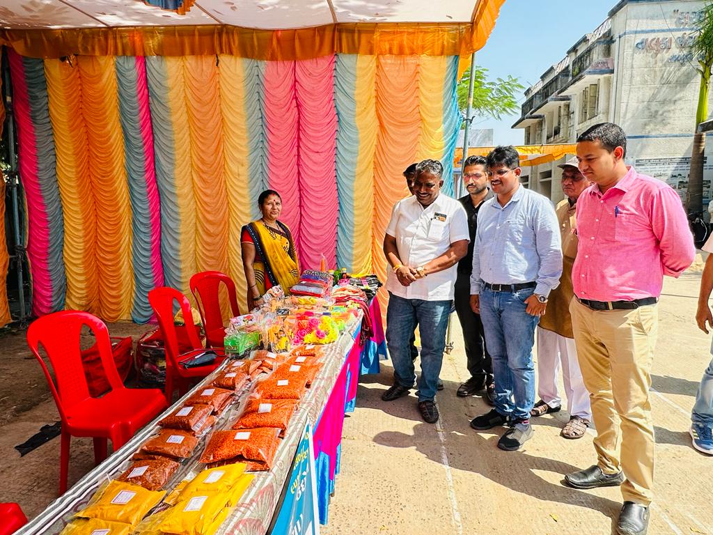 TDO_Garbada's tweet photo. 'Samriddhi Divas' celebration in presence of MLA shri Garbada and other dignitaries at #Aspirational Block Garbada.
#SankalpSaptah
#BharatKeBadhteKadam
@PMOIndia @NITIAayog @CMOGuj @CollectorDahod @DahodDdo https://t.co/pIb99RH8qs