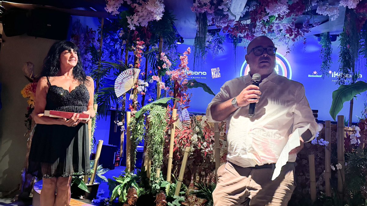 _DETCON_'s tweet image. El Sr. Enrique de Madrid recibió un galardón en la entrega de premios de este año en el #detcon2023 por su trayectoria profesional